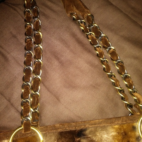 Animal Printed Faux Fur Pocketbook - Picture 8 of 8